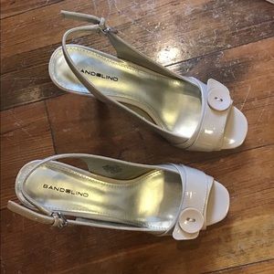 Bandolino Pantent Pump